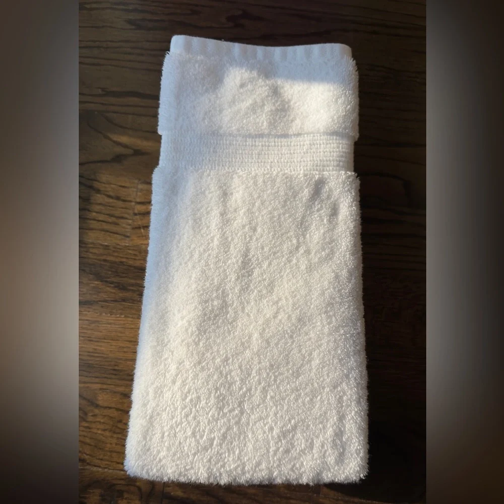 Set of 4 Hudson Park Collection hand towels